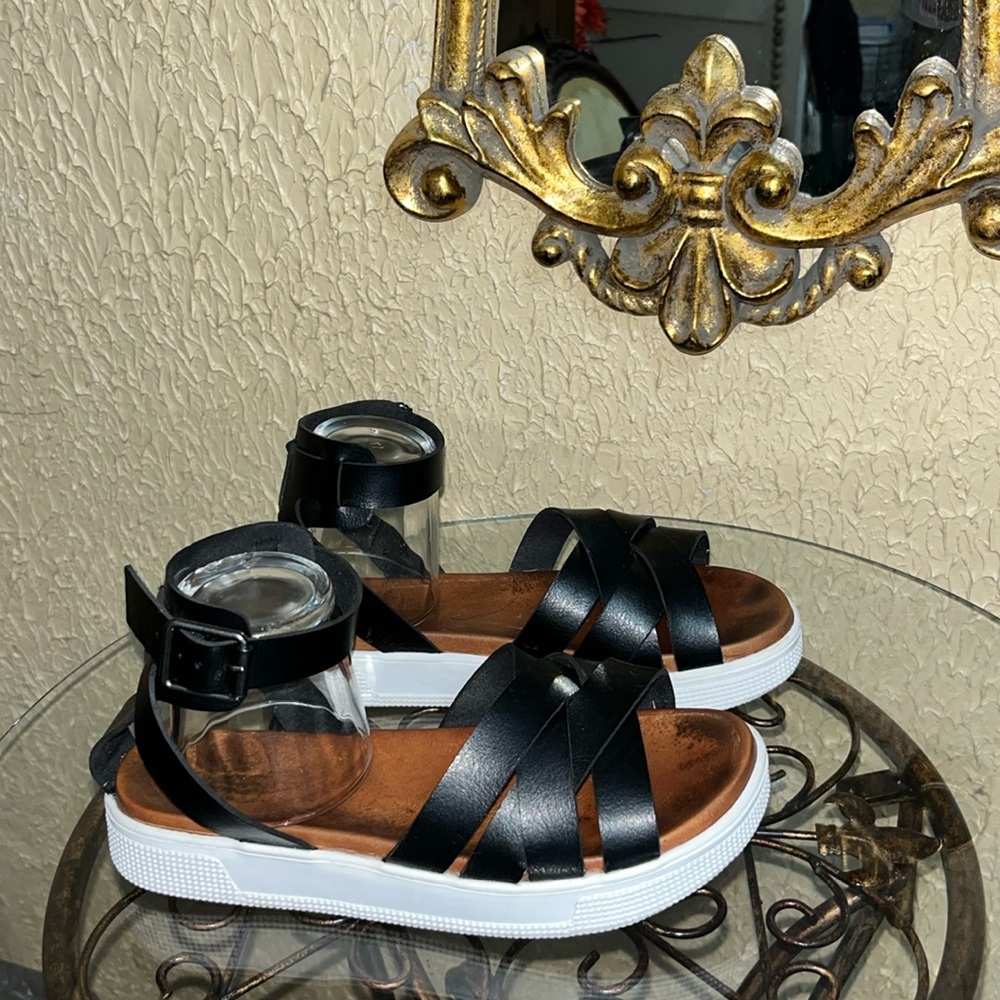 MIA SANDALS